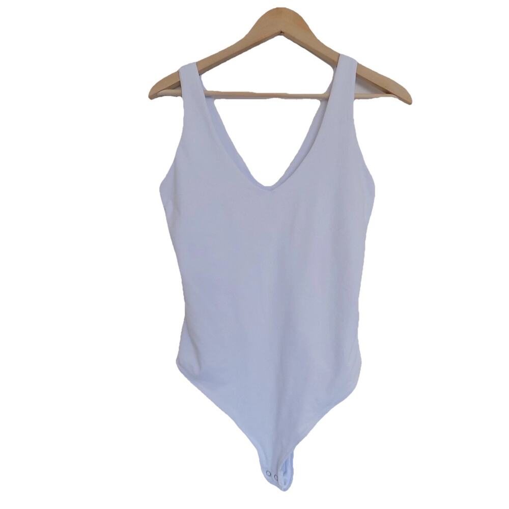 Reoria white bodysuit v neck sleeveless tank thong size Medium